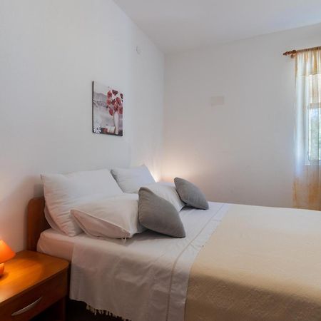 Apartments With A Parking Space Ivan Dolac, Hvar - 15784 部屋 写真